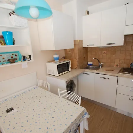 Centre-ville Avec Terrasse, Climatisation Et Parking - Fr-1-196-191 * Menton