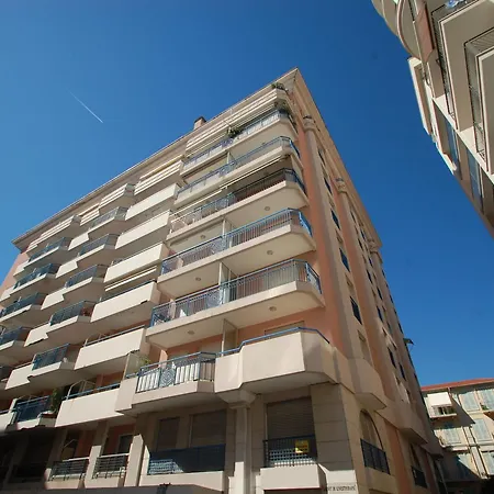 Appartement Centre-ville Avec Terrasse, Climatisation Et Parking - Fr-1-196-191