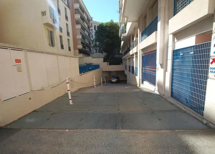 Centre-ville Avec Terrasse, Climatisation Et Parking - Fr-1-196-191