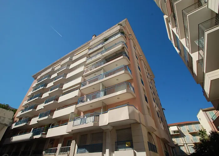 Apartment Centre-ville Avec Terrasse, Climatisation Et Parking - Fr-1-196-191